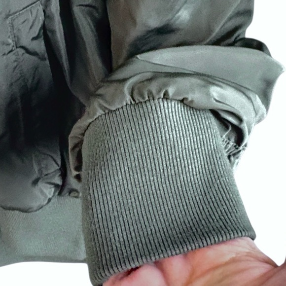 Like New Athleta Jetset Bomber Jacket Moss Size Small Fall 2024 Retail $159.00 - Picture 9 of 16